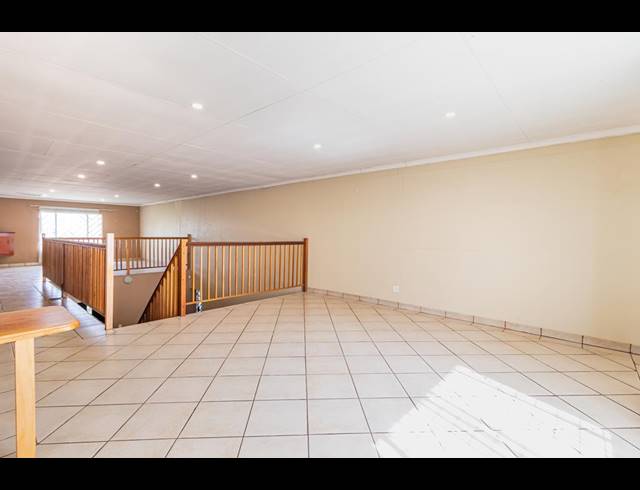 4 BEDROOM HOUSE FOR SALE IN VAN RIEBEECK PARK